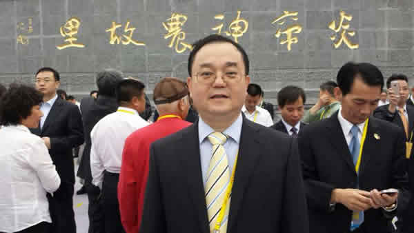 董事长陈义红参加甲午年世界华人炎帝故里寻根节暨拜祖大典