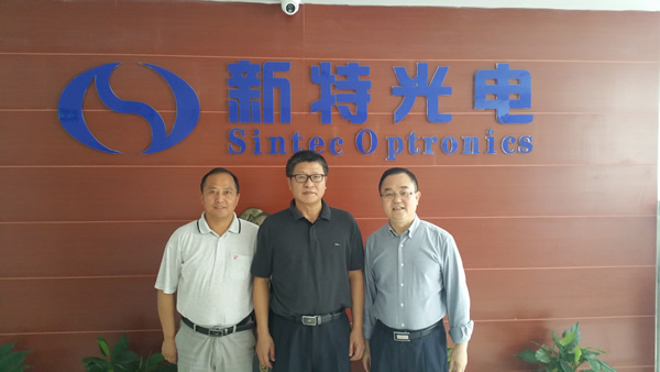 省侨联主席谭作刚调研新特光电
